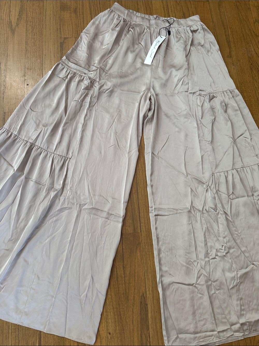 Tiered Wide-Leg Pants in Light Sand Color
Silky, back Zip M  New With Tags